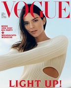 Kendall Jenner - Page 18 ME61UV5_t