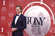 Tom+Hiddleston+2021+Tony+Awards+Arrivals+tYR_ad6nnEnx.jpg