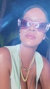Rihanna    - Page 11 ME241G4_t