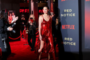 Gal+Gadot+World+Premiere+Netflix+Red+Notice+Vjzer1PdLCvx.jpg