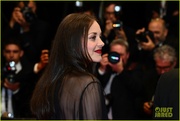 marion-cotillard-wears-shorts-cannes-bro-sis-premiere-17.jpg