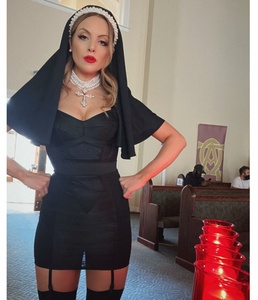 Elizabeth Gillies (5).jpg