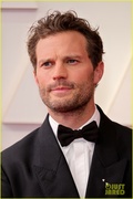 jamie-dornan-amelia-warner-oscasr-2022-10.jpg