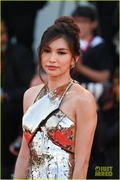 gemma-chan-chris-pine-sydney-chandler-nick-kroll-dwd-venice-premiere-03.jpg