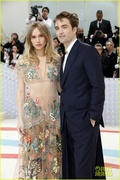 robert-pattinson-suki-waterhouse-met-gala-2023-10.jpg