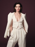 anne-hathaway-in-elle-the-women-in-hollywood-issue-november-2022-6.jpeg
