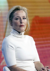 Gillian Anderson - Page 3 MESTH8M_t