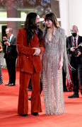 Dakota+Johnson+Lost+Daughter+Red+Carpet+78th+vCDow-zeVAPx.jpg