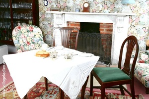 Permanent Link to Tea party with Lavinia and Dolores