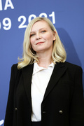 Kirsten+Dunst+Power+Dog+Photocall+78th+Venice+G7caJ6yenRVx.jpg