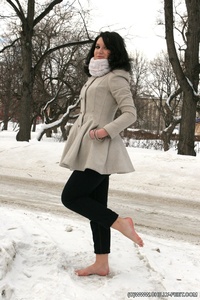 Permanent Link to City Feet – Oksana C – 2011 11 03 Hot girl on cold snow