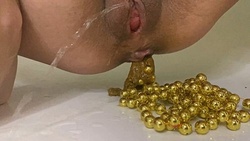 p00girl – Christmas beads from the shit in the ass