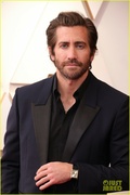 jake-gyllenhaal-supports-maggie-gyllenhaal-at-oscars-02.jpg