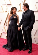 penelope-cruz-javier-bardem-couple-up-oscars-03.jpg