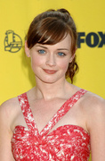 Alexis Bledel MEUB3NE_t