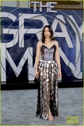 chris-evans-ana-de-armas-ryan-gosling-gray-man-premiere-34.jpg