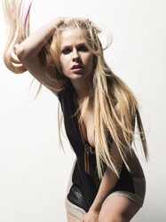 Avril Lavigne - Page 4 ME793WV_t