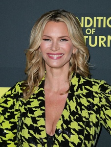 Natasha Henstridge MEUUM2Z_t