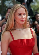 jennifer-lawrence-at-anatomy-of-a-fall-premiere-at-76th-annual-cannes-film-festival-05-21-2023-7.jpg