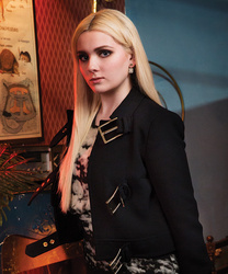 Abigail Breslin - Page 2 MELZUP7_t