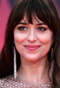 Dakota+Johnson+Lost+Daughter+UK+Premiere+65th+YRfaqbuxAAux.jpg