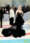 jessica-chastain-channel-karl-lagerfeld-met-gala-pics-08.jpg