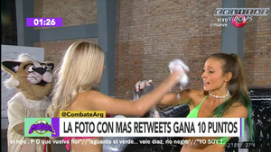 Soso.Mirabelli.y.Rubia.Lavando.Auto.Combate.1080P-Colitaz.33.jpeg