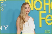 jennifer-lawrence-andrew-barth-feldman-nyc-no-hard-feelings-pics-05.jpg