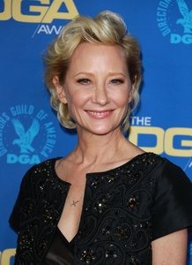 Anne Heche - Page 2 MEEZF53_t