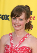 Alexis Bledel MEUB3O4_t