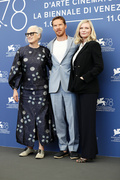 Kirsten+Dunst+Power+Dog+Photocall+78th+Venice+Ozc37ZoxLmfx.jpg