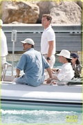 katy-perry-orlando-bloom-boat-ride-friends-in-south-of-france-45.jpg