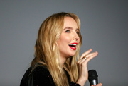 Jodie+Comer+UK+Premiere+20th+Century+Studios+E9q7rshuVQex.jpg