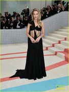 margot-robbie-clear-pvc-corset-dress-met-gala-06.jpg