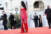 Adriana+Lima+Madres+Paralelas+Red+Carpet+Opening+zsMLYARGFbsx.jpg