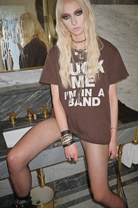 Taylor Momsen - Page 3 MEE1NM3_t