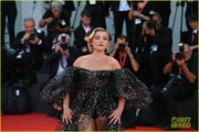 florence-pugh-dwd-premiere-venice-red-carpet-pics-17.jpg