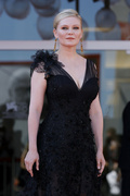 Kirsten+Dunst+Power+Dog+Red+Carpet+78th+Venice+ZZ9vpBMPVarx.jpg