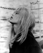 Brigitte Bardot - Страница 4 MEB3X3L_t