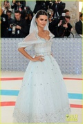 penelope-cruz-princess-glow-at-met-gala-2023-08.jpg