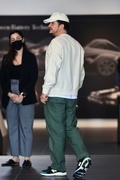 orlando-bloom-buys-car-luke-bryan-bromance-03.jpg