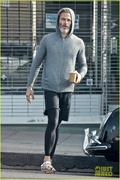 chris-pine-scruffy-picking-up-coffee-11.jpg