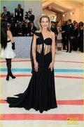 margot-robbie-clear-pvc-corset-dress-met-gala-13.jpg