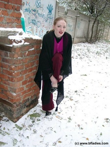 Permanent Link to City Feet – Nastya – 2003 12 16 The fist snow