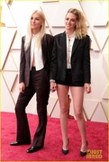 kristen-stewart-dylan-meyer-oscars-2022-04.jpg