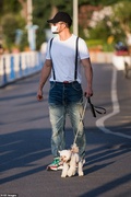 46105117-9845251-Man_s_best_friend_Orlando_Bloom_44_was_every_inch_the_doting_pet-a-95_1627674735388.jpg