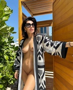 https://thumbs4.imagebam.com/3f/1c/fc/ME1CXW2J_t.jpg