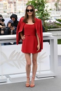 natalie-portman-at-may-december-photocall-at-2023-cannes-film-festival-05-21-2023-3.jpg