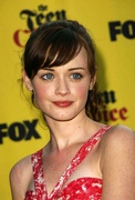 Alexis Bledel MEUB3OL_t