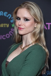 Erin Moriarty - Page 4 MEPTLUC_t